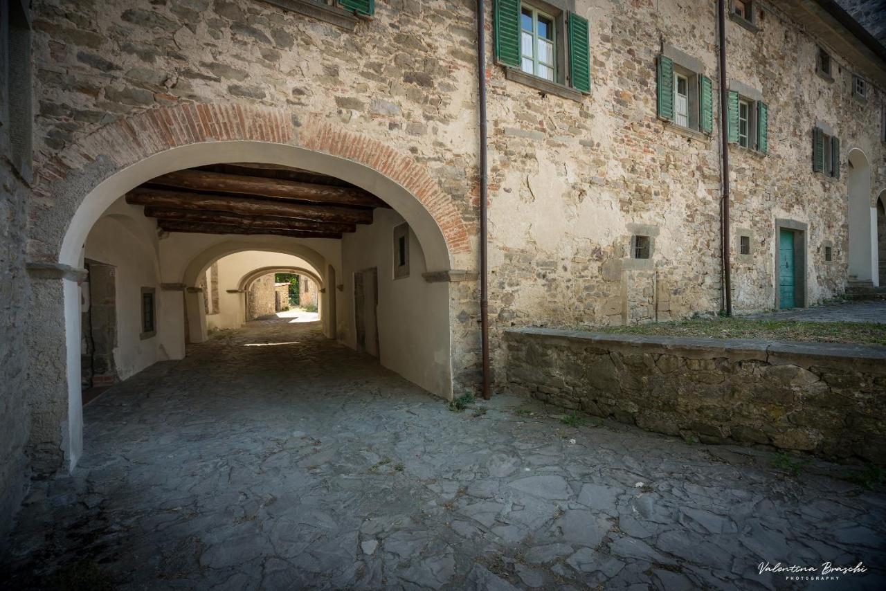 Villa Castello Di Sarna à Chiusi della Verna Extérieur photo